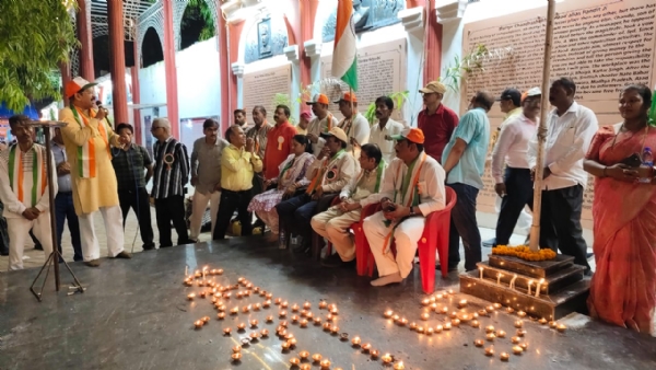प्रयागराज में शहीद वाल स्थल आयोजित कार्यक्रम का छाया चित्र