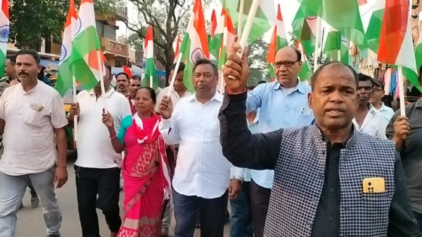 मुरहू में भाजपा ने निकाली तिरंगा यात्रा, उमड़ी लोगोें की भीड़