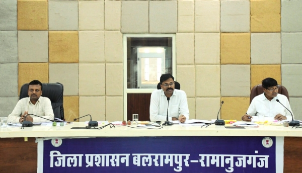 शासकीय संपत्ति में अवैध अतिक्रमण पर करे कार्रवाई : बलरामपुर कलेक्टर