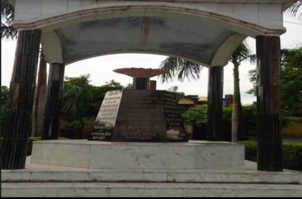 फोटो - शहीदों की याद में बना स्मारक