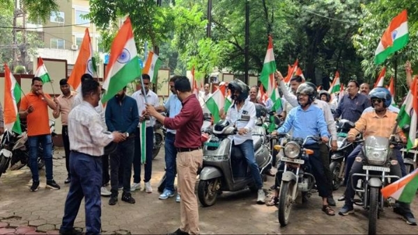 उत्सवी वातावरण में निकाली तिरंगा यात्रा