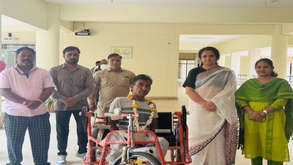 मंदसौरः जनसुनवाई में दिव्यांग शाहिद कल्लन खां को तुरंत ट्राईसाइकिल प्रदान की गई