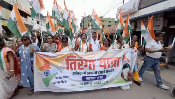 चाईबासा में सैनिकों के सम्मान में भव्य तिरंगा यात्रा का आयोजन*