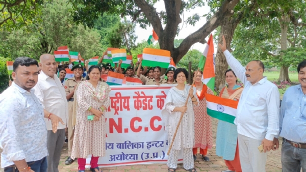 राजकीय बालिका इंटर कॉलेज की छात्राओं ने निकाली भव्य तिरंगा यात्रा