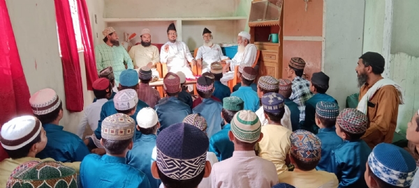 दारुल उलूम गैसे आजम बरेली में जश्ने आजादी को लेकर आयोजित गोष्ठी में तिरंगा फहराने की अपील करते ऑल इंडिया मुस्लिम जमात से जुड़े उलमा।