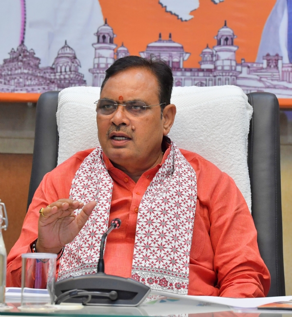 राइजिंग राजस्थान समीक्षा बैठक लेते हुए मुख्यमंत्री भजनलाल शर्मा।