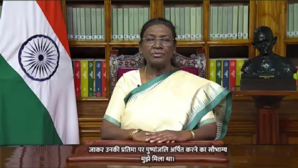 राष्ट्रपति द्रौपदी मुर्मू संबोधित करते हुए