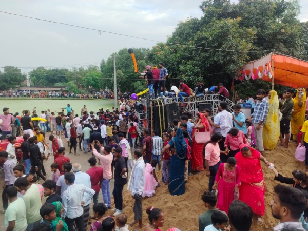 कजगांव के कजरी मेला में दोनों तरफ से आए दूल्हे