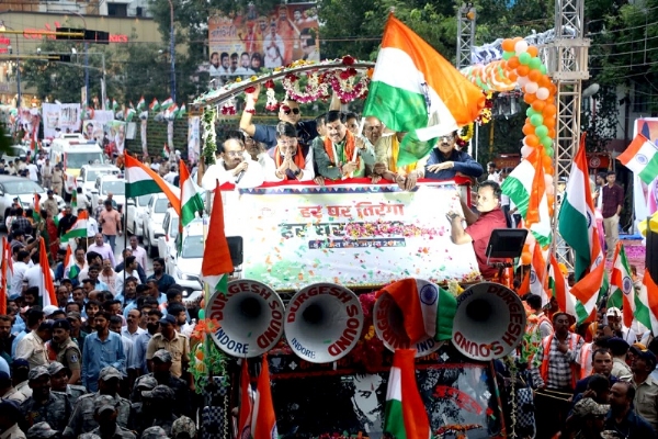 मुख्यमंत्री डॉ. मोहन यादव इंदौर में विशाल तिरंगा यात्रा में शामिल हुए