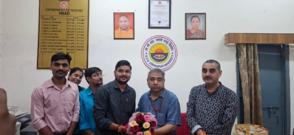 आग्रह नहीं,अध्ययन की समग्रता होगी व्याख्या का आधार : प्रोफेसर हिमांशु चतुर्वेदी*
