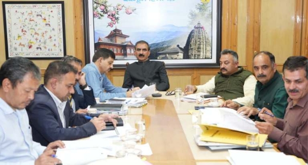 शिक्षा विभाग की बैठक के दाैरान मुख्यमंत्री ठाकुर सुखविंद्र सिंह सुक्खू