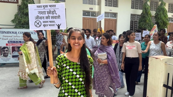 फतेहाबाद। एमएम कॉलेज में नशामुक्त भारत अभियान के तहत जागरूकता रैली निकालते विद्यार्थी।