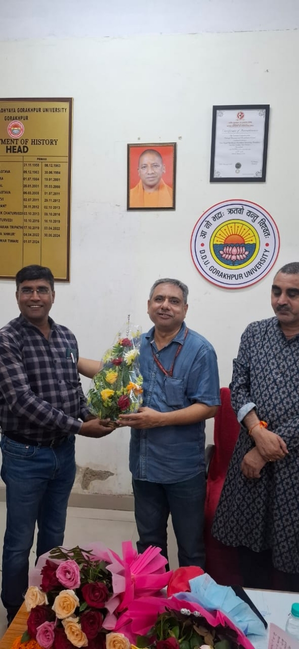 आग्रह नहीं,अध्ययन की समग्रता होगी व्याख्या का आधार : प्रोफेसर हिमांशु चतुर्वेदी*