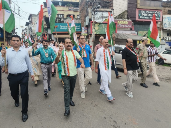रणबीर स्कूल जम्मू में तिरंगा रैली का आयोजन, विधायक युधवीर सेठी ने दिखाई हरी झंडी