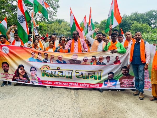 वीर सैनिकों के सम्मान में निकली भव्य तिरंगा यात्रा, देशभक्ति के नारों से गूंजा जमशेदपुर