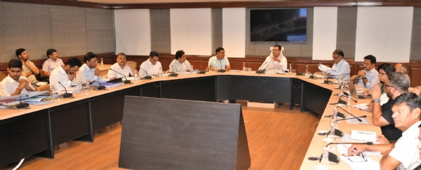 बैठक लेते हुए सीएम भजन लाल शर्मा