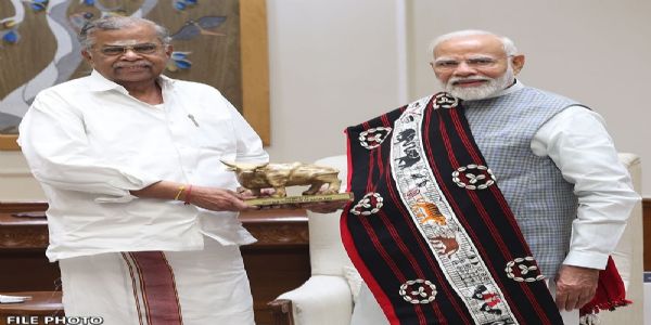 राज्यपाल ला. गणेशन और प्रधानमंत्री मोदी (फाइल फोटो)