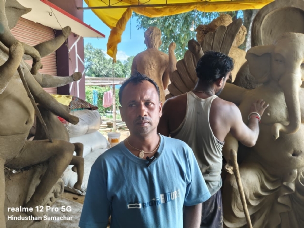 केरवाशिला के मूर्तिकार दीपांकर कुमार