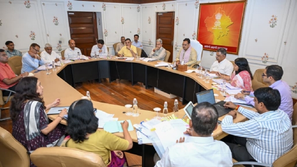 चिकित्सा एवं स्वास्थ्य विभाग बजट घोषणाओं को लेकर बैठक।
