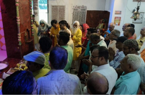 जन्मोत्सव मनाते कार्यकर्ता