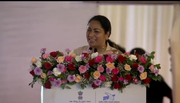 द्वारका एक्सप्रेसवे और अर्बन एक्सटेंशन रोड-2 उद्घाटन कार्यक्रम को संबोधित करतीं मुख्यमंत्री रेखा गुप्ता