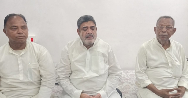 प्रेसवार्ता में पूर्व एमएलसी