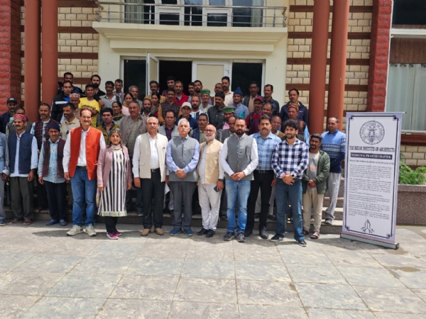 इंडियन इंस्टिट्यूट ऑफ आर्किटेक्ट्स हिमाचल प्रदेश चैप्टर के वास्तुकार।