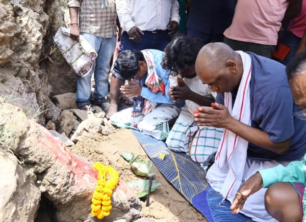 पूजा करते मुख्यमंत्री