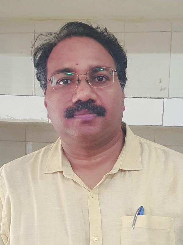 डॉ. अभिषेक सिंह टीoबीo एवं श्वसन रोग विभाग स्वरूप रानी नेहरू चिकित्सालय मोतीलाल नेहरू मेडिकल कॉलेज, प्रयागराज  का छाया चित्र