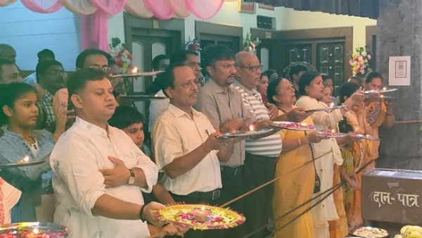 आरती करते