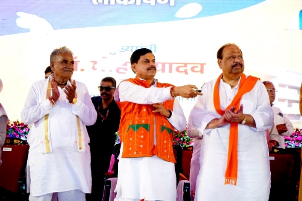 रतलाम जिले के कुंडाल में विकास कार्यों का लोकार्पण और शिलान्यास करते हुए मुख्यमंत्री डॉ. मोहन यादव
