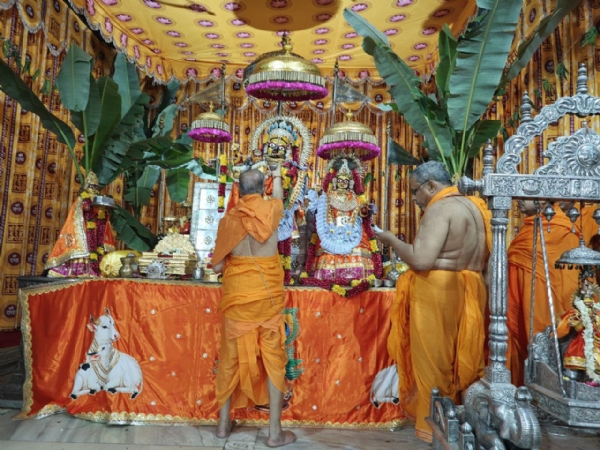 नंदोत्सव में आनंद बरसाकर नगर भ्रमण पर निकले श्री गोविंद देवजी,