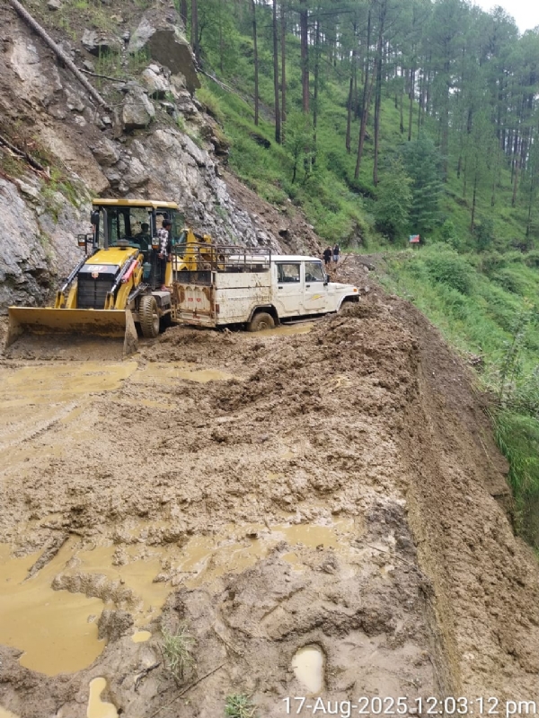 गंगोत्री हाईवे -यमुनोत्री हाईवे समेत दर्जनों ग्रामीण सड़कें  बंद