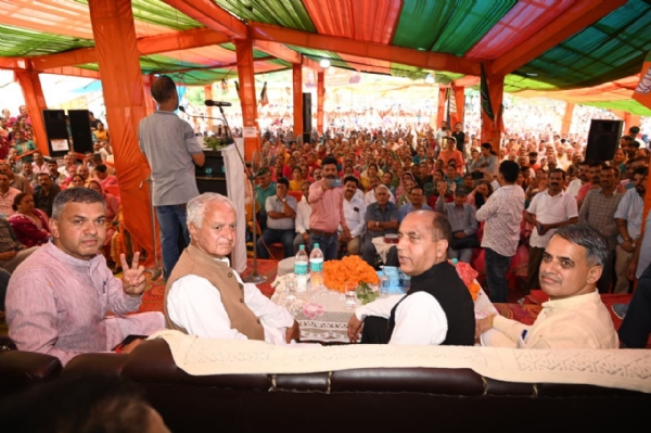 धर्मपुर क्षेत्र में आयोजित जनसभा में जयराम और महेंद्र सिंह।