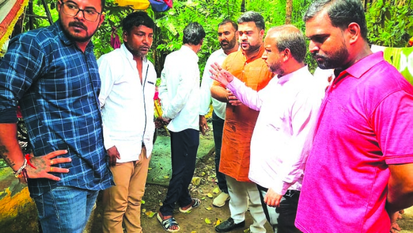 जायजा लेते कांर्ग्रेसी