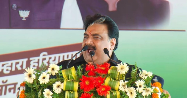 रैली को संबोधित करते हुए डा. मिड्ढा।