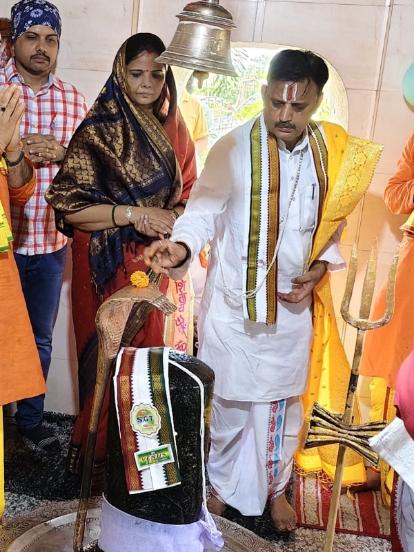 उप मुख्यमंत्री ने जन्म दिवस पर किया शिवपूजन