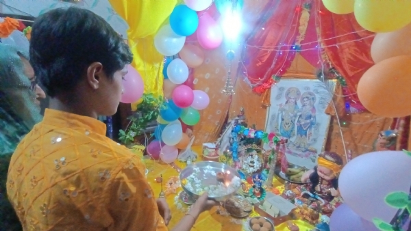 घरों में सजाए गए श्री कृष्ण जन्माष्टमी