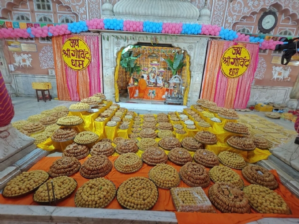 नंदोत्सव में आनंद बरसाकर नगर भ्रमण पर निकले श्री गोविंद देवजी,