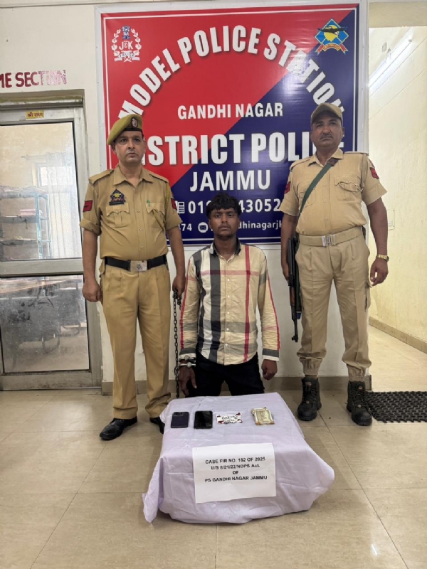 जम्मू के गांधी नगर थाना पुलिस ने एक और नशा तस्कर को गिरफ्तार  किया
