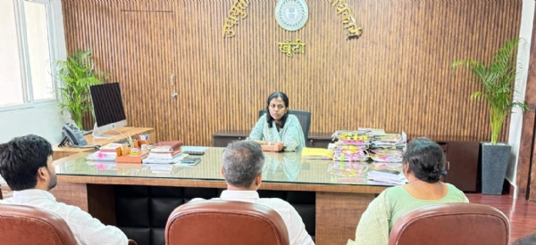 उपायुक्त ने की मत्स्य, पशुपालन, गव्य विकास एवं उद्यान विभाग की समीक्षा