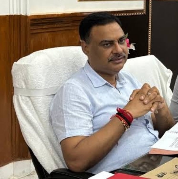 जिलाधिकारी मीरजापुर पवन कुमार गंगवार।