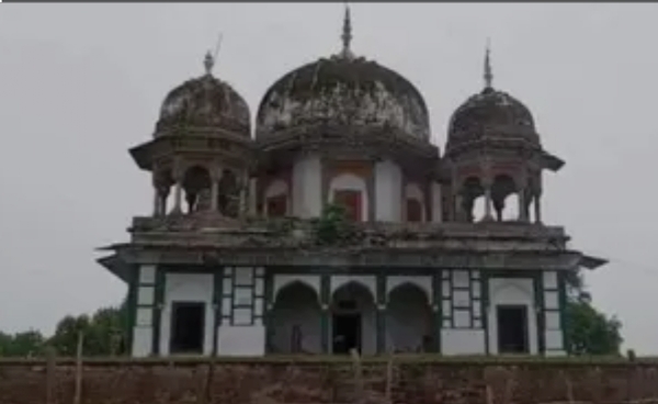 विवादित मकबरा की फोटो