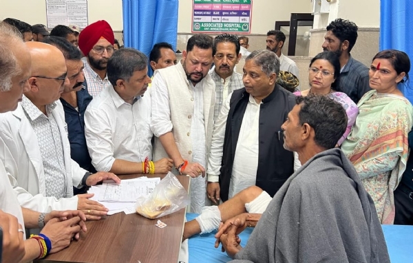 सत शर्मा, विधायकों और अन्य ने कठुआ के बादल फटने से प्रभावित इलाकों का दौरा किया, पीड़ितों को पूर्ण सहायता का आश्वासन दिया