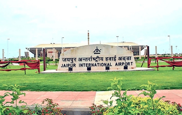 बैकॉक घूमने जा रहे अधेड़ ने एयरपोर्ट स्टाफ से की छेड़छाड़