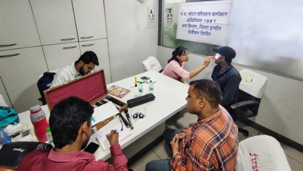 मोटर यातायात श्रमिकों के लिए के नि:शुल्क नेत्र शिविर