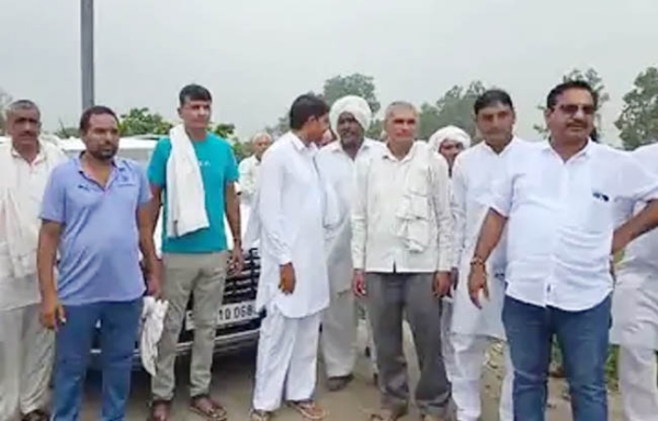 सोनीपत: पूर्व राज्यपाल और किसान नेता सतपाल सिंह मलिक को श्रद्धाजंलि देने के लिए जाते किसान