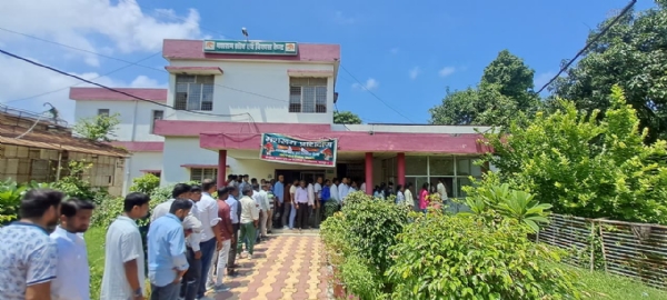 मशरूम उत्पादन प्रशिक्षण में जानकारी देते डॉ विश्वास