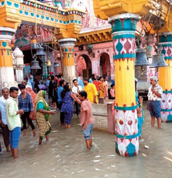 विश्राम घाट पर पहुंचा यमुना का जल