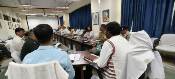 बैठक में शामिल डीसी समेत अन्य